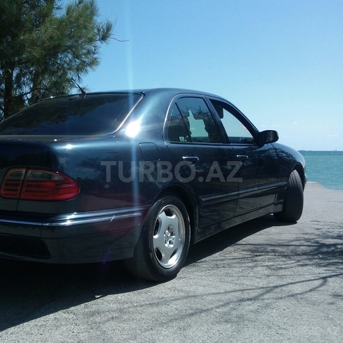 Mercedes E 220 2000, 315,500 km - 2.2 l - Bakı