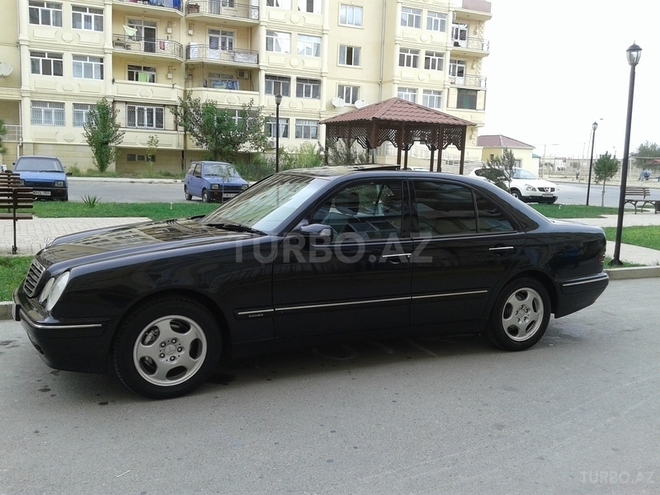 Mercedes E 220 2001, 224,000 km - 2.2 l - Bakı