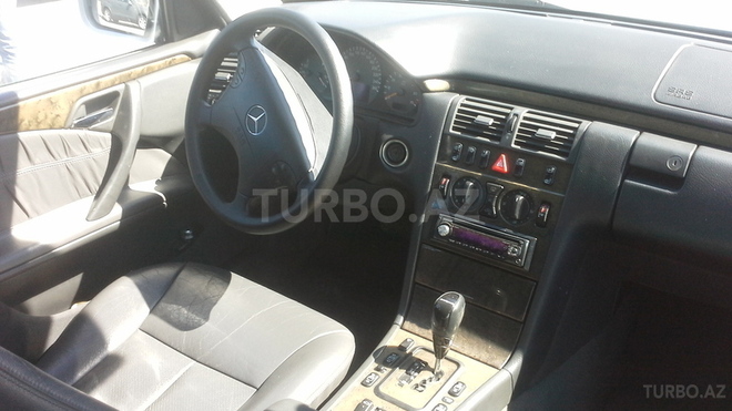 Mercedes E 240 2000, 183,000 km - 2.6 l - Bakı