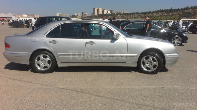 Mercedes E 240 2000, 183,000 km - 2.6 l - Bakı