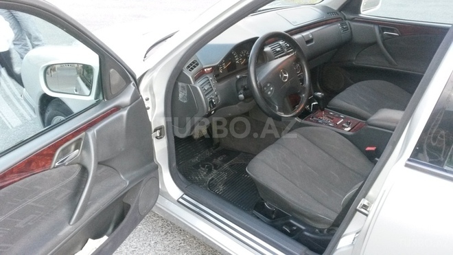 Mercedes E 200 2000, 215,000 km - 2.0 l - Şəki
