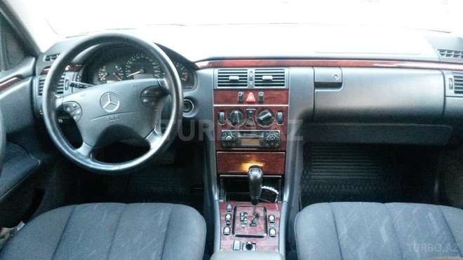 Mercedes E 200 2000, 215,000 km - 2.0 l - Şəki