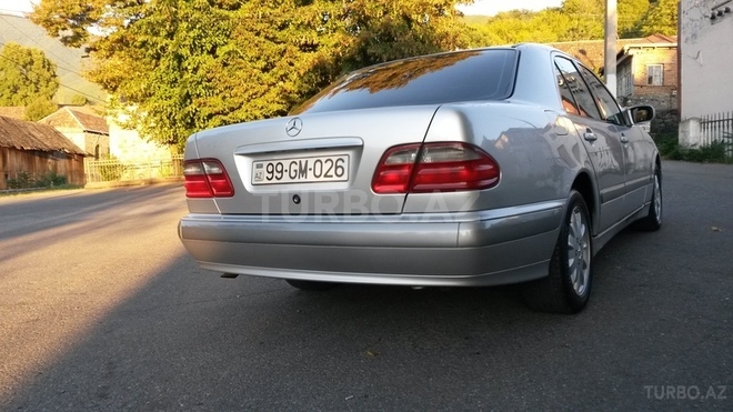 Mercedes E 200 2000, 215,000 km - 2.0 l - Şəki