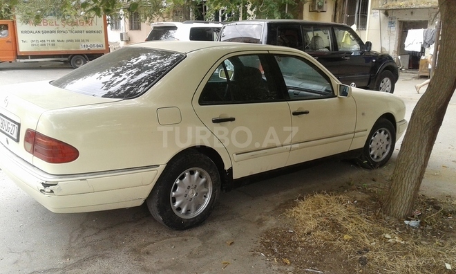 Mercedes E 220 1997, 240,000 km - 2.2 l - Bakı