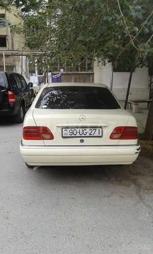 Mercedes E 220 1997, 240,000 km - 2.2 l - Bakı