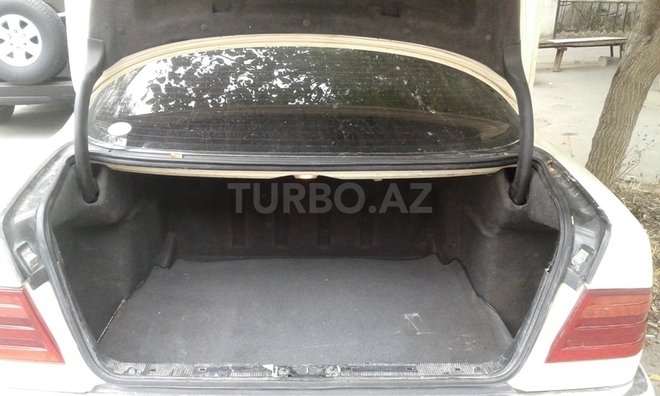 Mercedes E 220 1997, 240,000 km - 2.2 l - Bakı