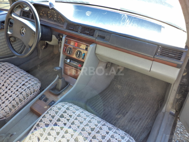 Mercedes E 200 1991, 300,000 km - 2.0 l - Ağcabədi