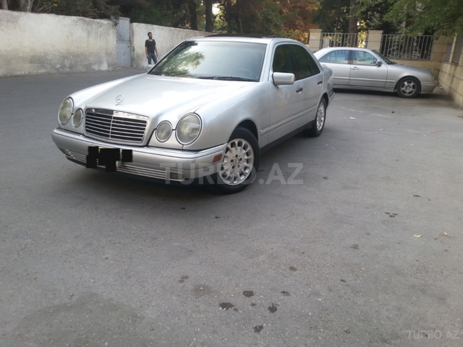 Mercedes E 320 1999, 315,000 km - 3.2 l - Bakı