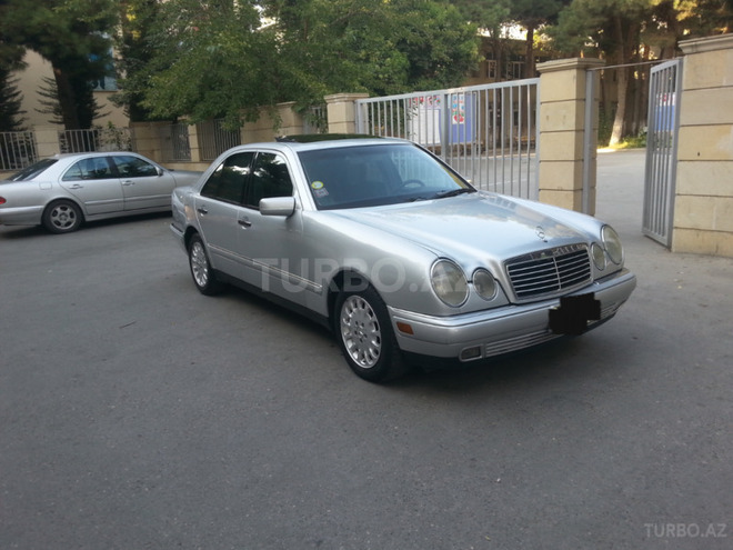 Mercedes E 320 1999, 315,000 km - 3.2 l - Bakı