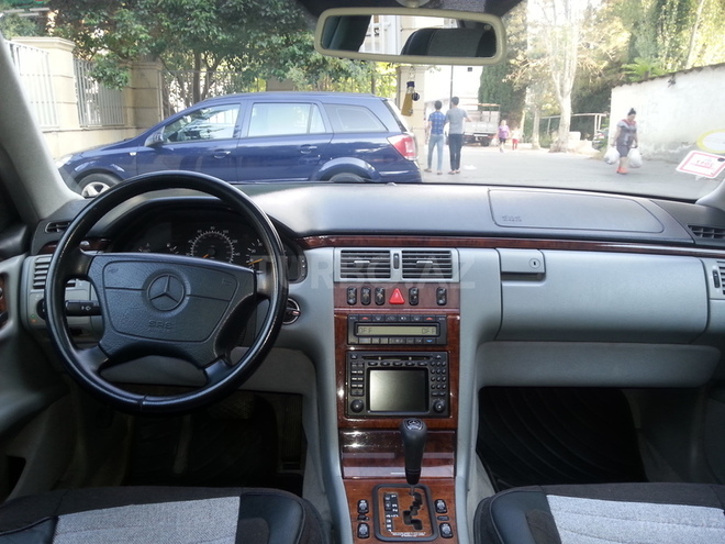 Mercedes E 320 1999, 315,000 km - 3.2 l - Bakı