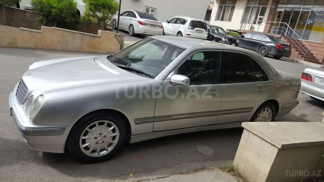 Mercedes E 220 2000, 220,000 km - 2.2 l - Bakı