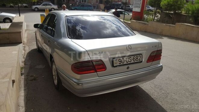 Mercedes E 220 2000, 220,000 km - 2.2 l - Bakı