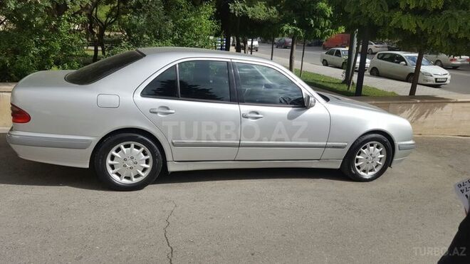Mercedes E 220 2000, 220,000 km - 2.2 l - Bakı