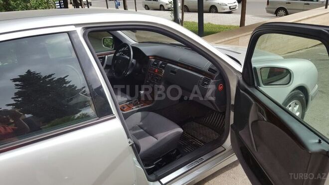 Mercedes E 220 2000, 220,000 km - 2.2 l - Bakı
