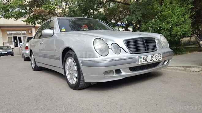 Mercedes E 220 2000, 220,000 km - 2.2 l - Bakı