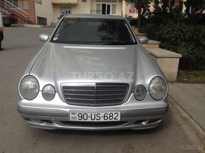 Mercedes E 220 2000, 230,000 km - 2.2 l - Bakı