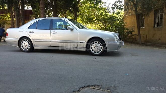 Mercedes E 320 2001, 144,000 km - 3.2 l - Bakı