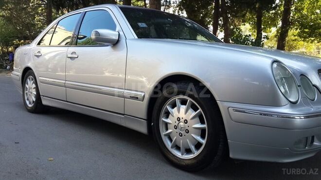 Mercedes E 320 2001, 144,000 km - 3.2 l - Bakı