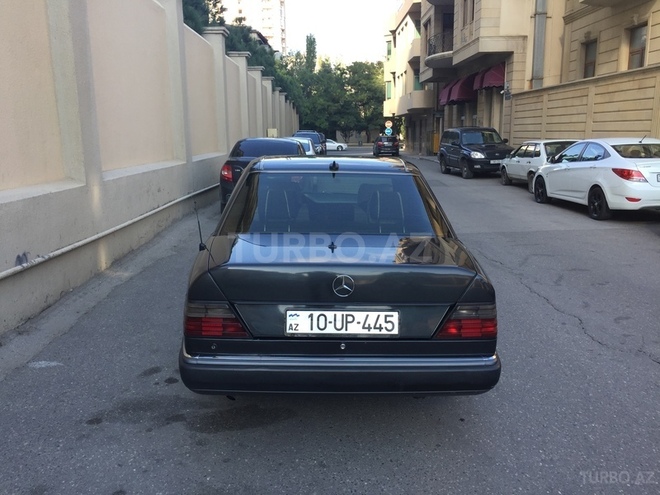 Mercedes E 200 1991, 176,577 km - 2.0 l - Bakı