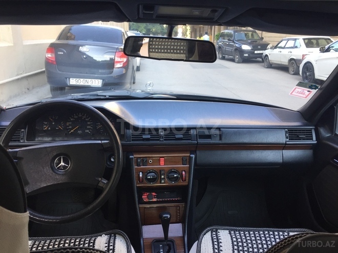 Mercedes E 200 1991, 176,577 km - 2.0 l - Bakı