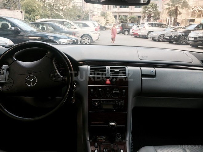 Mercedes E 240 2001, 198,000 km - 2.6 l - Bakı