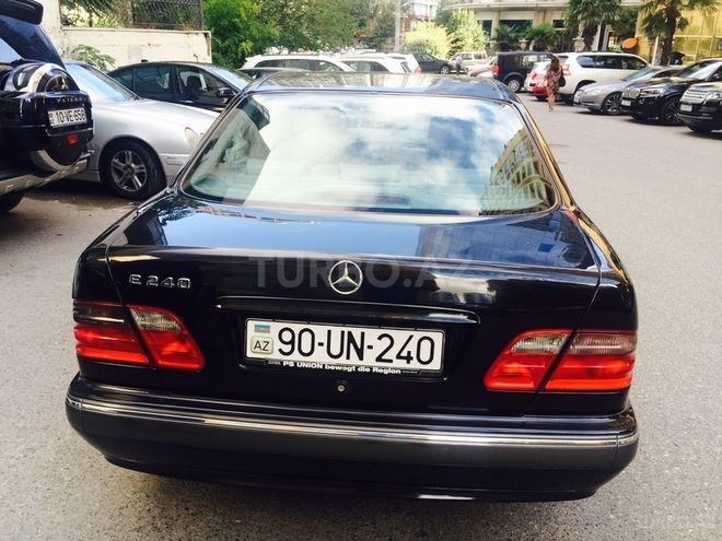 Mercedes E 240 2001, 198,000 km - 2.6 l - Bakı