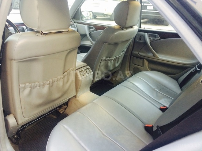 Mercedes E 240 2001, 198,000 km - 2.6 l - Bakı