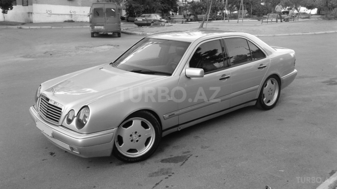Mercedes E 240 1998, 295,000 km - 2.4 l - Bakı