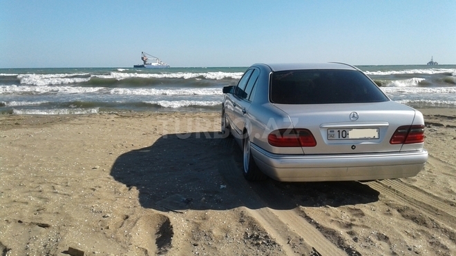 Mercedes E 240 1998, 295,000 km - 2.4 l - Bakı