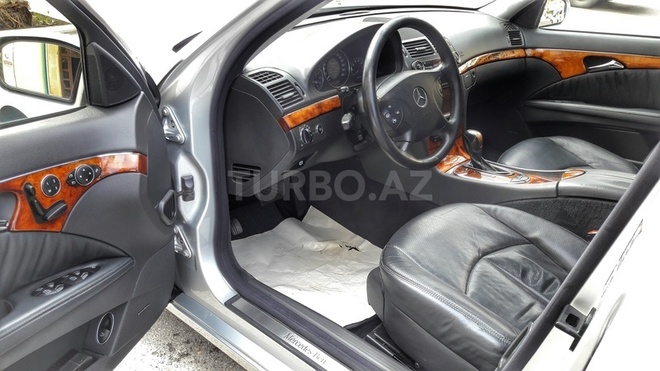 Mercedes E 320 2004, 144,000 km - 3.2 l - Bakı