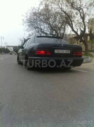 Mercedes E 220 1999, 33,000 km - 2.0 l - Bakı