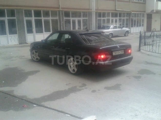 Mercedes E 220 1999, 33,000 km - 2.0 l - Bakı
