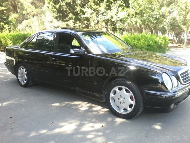 Mercedes E 220 2001, 196,000 km - 2.2 l - Sumqayıt
