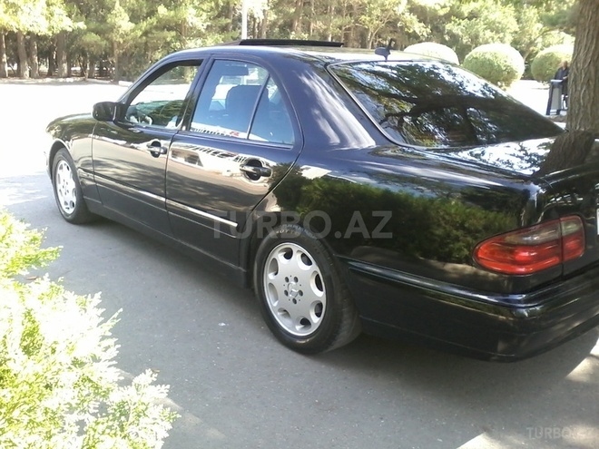 Mercedes E 220 2001, 196,000 km - 2.2 l - Sumqayıt