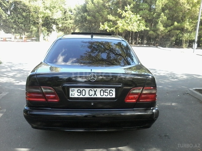 Mercedes E 220 2001, 196,000 km - 2.2 l - Sumqayıt