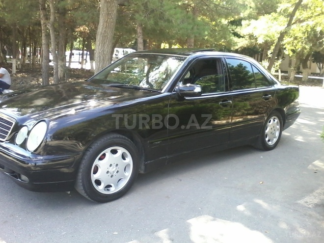 Mercedes E 220 2001, 196,000 km - 2.2 l - Sumqayıt
