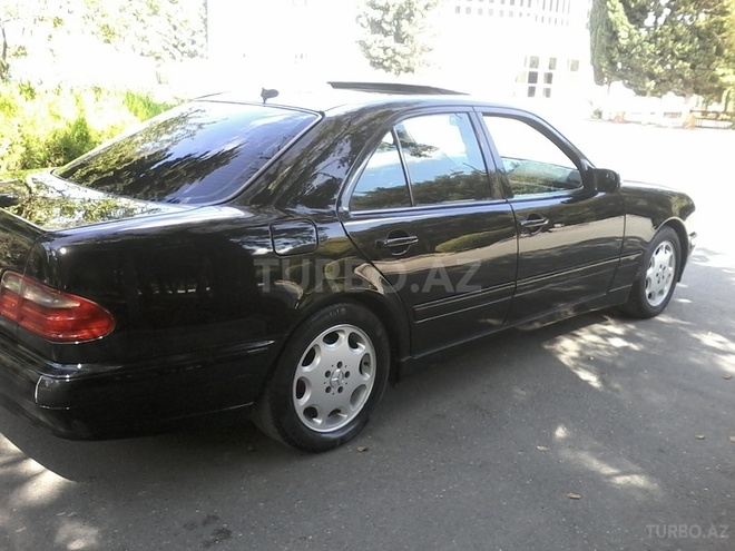 Mercedes E 220 2001, 196,000 km - 2.2 l - Sumqayıt