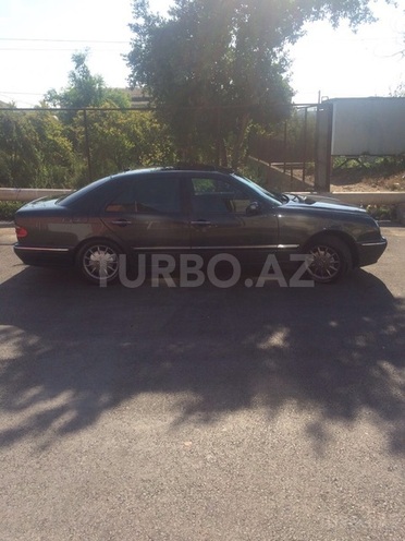 Mercedes E 240 2000, 156,000 km - 2.4 л - Bakı