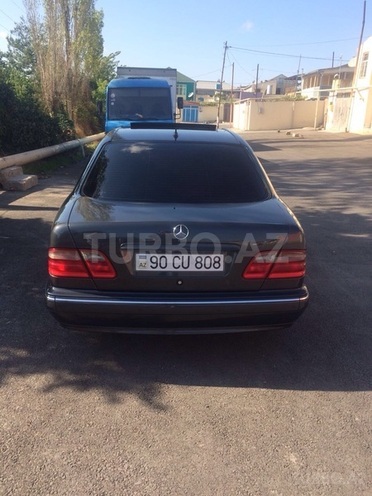Mercedes E 240 2000, 156,000 km - 2.4 л - Bakı
