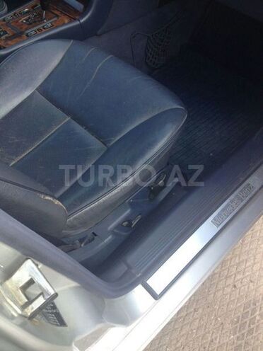 Mercedes E 320 2001, 230,000 km - 3.2 л - Bakı