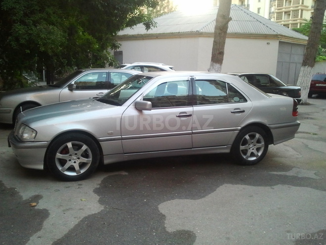 Mercedes C 200 1999, 245,000 km - 2.0 l - Bakı