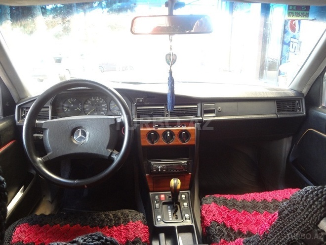 Mercedes 190 1990, 70,000 km - 2.5 l - Bakı