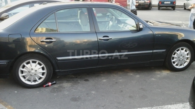 Mercedes E 240 2000, 121,488 km - 2.6 l - Bakı