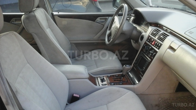 Mercedes E 240 2000, 121,488 km - 2.6 l - Bakı