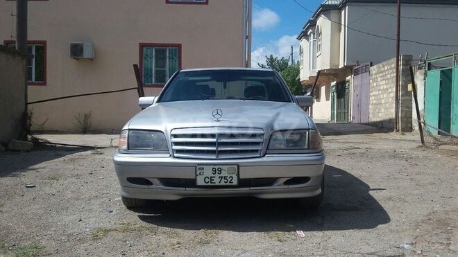 Mercedes C 230 2000, 135,000 km - 2.3 l - Bakı