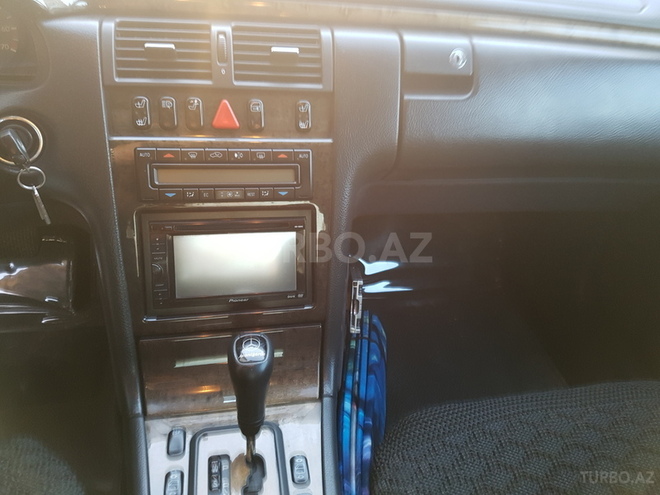 Mercedes E 320 1999, 290,000 km - 3.2 l - Bakı