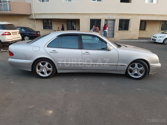 Mercedes E 320 1999, 290,000 km - 3.2 l - Bakı