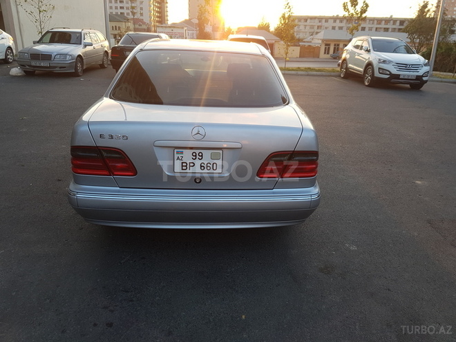 Mercedes E 320 1999, 290,000 km - 3.2 l - Bakı