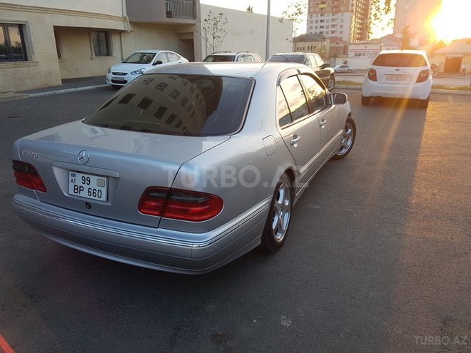Mercedes E 320 1999, 290,000 km - 3.2 l - Bakı
