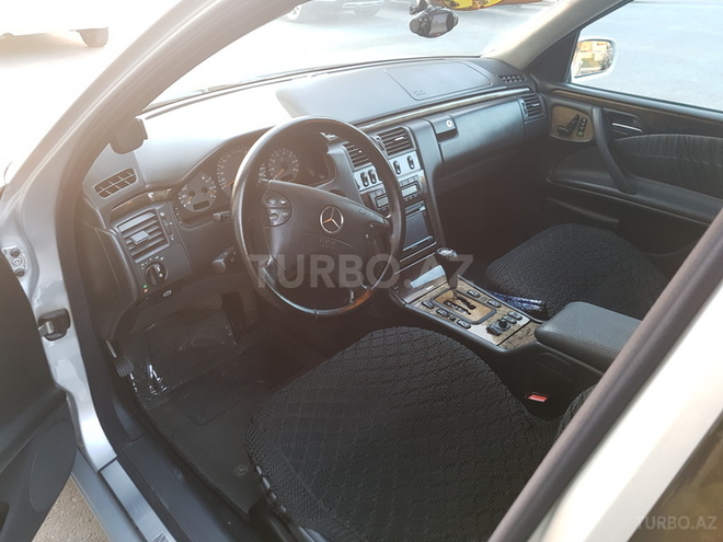 Mercedes E 320 1999, 290,000 km - 3.2 l - Bakı